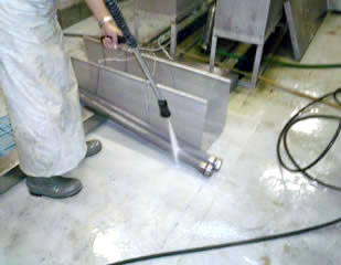 Hot water high-pressure jet cleaner